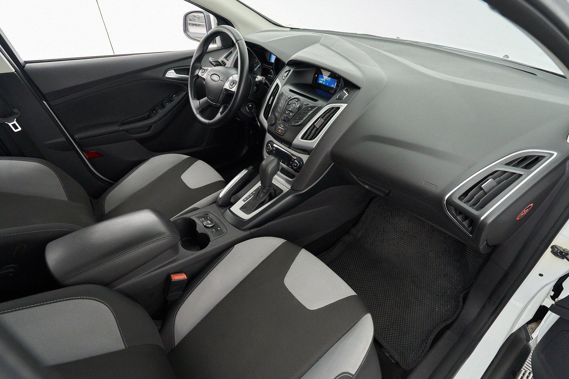 Ford Focus 2014, белый