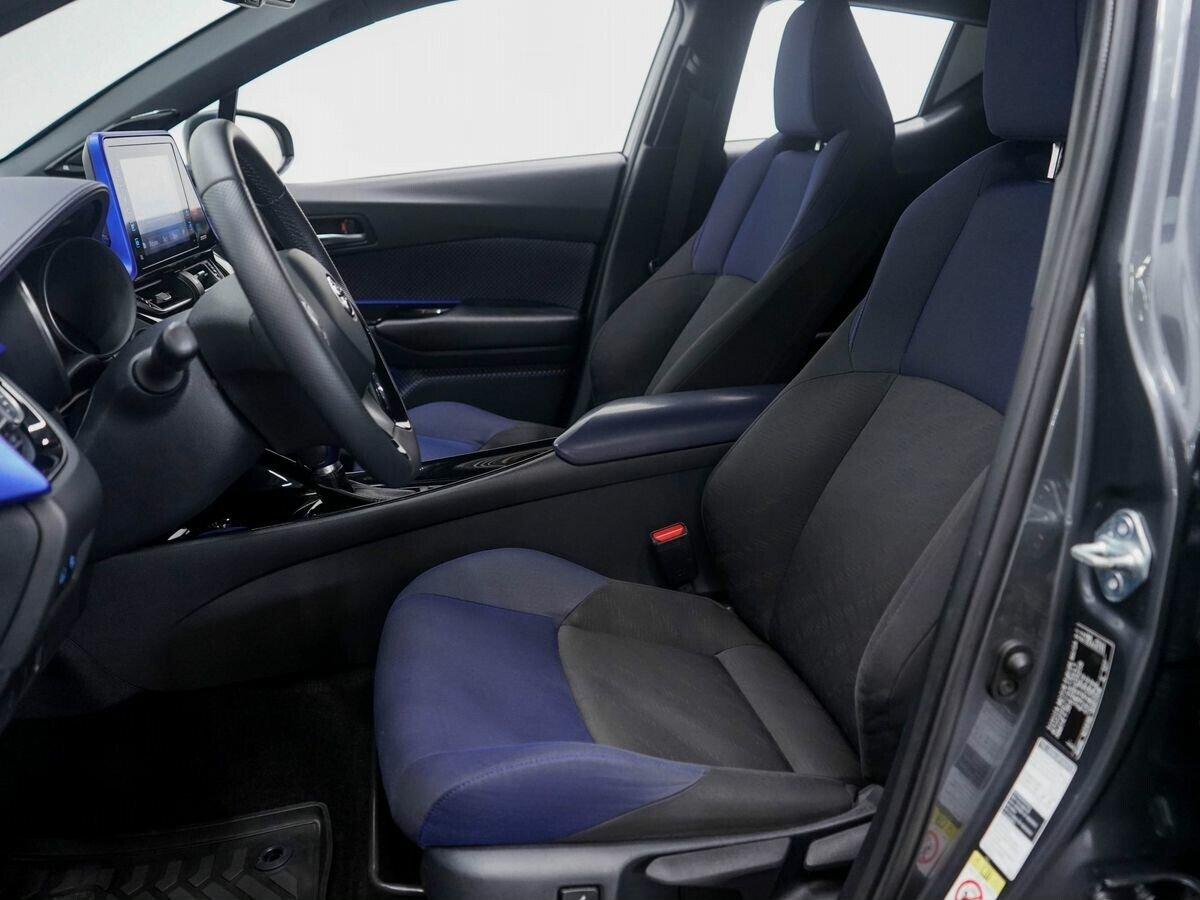 Toyota C-HR 2018, серый