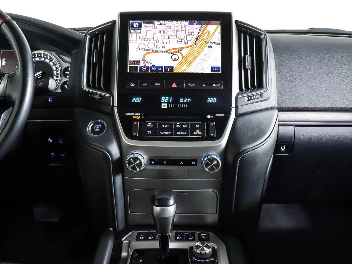 Toyota Land Cruiser 2018, красный