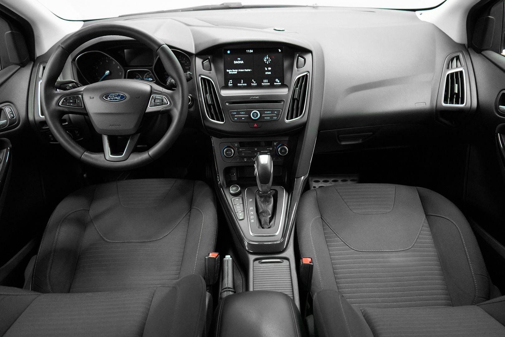 Ford Focus 2018, серый