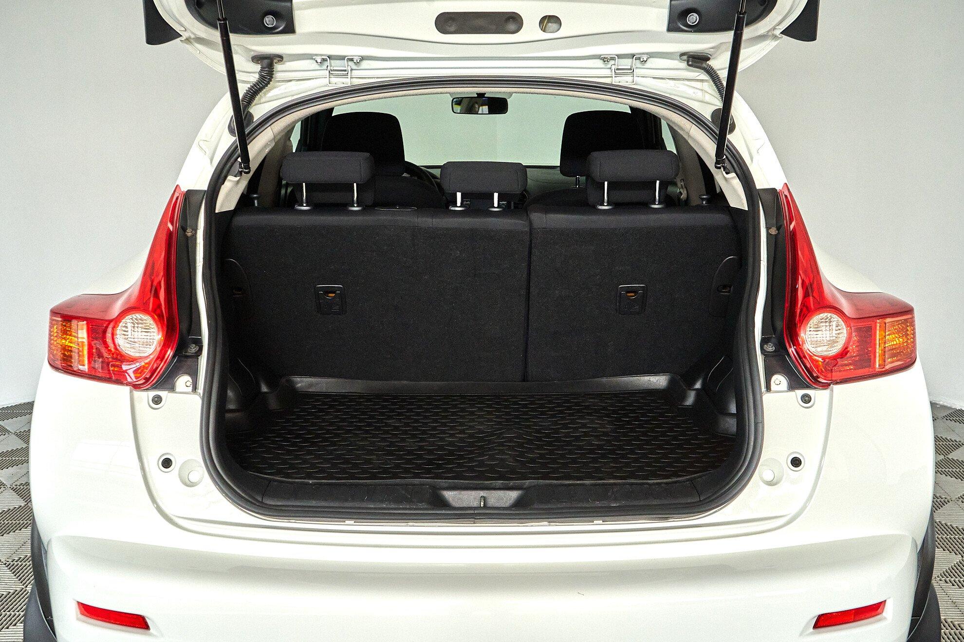 Nissan Juke 2012, белый