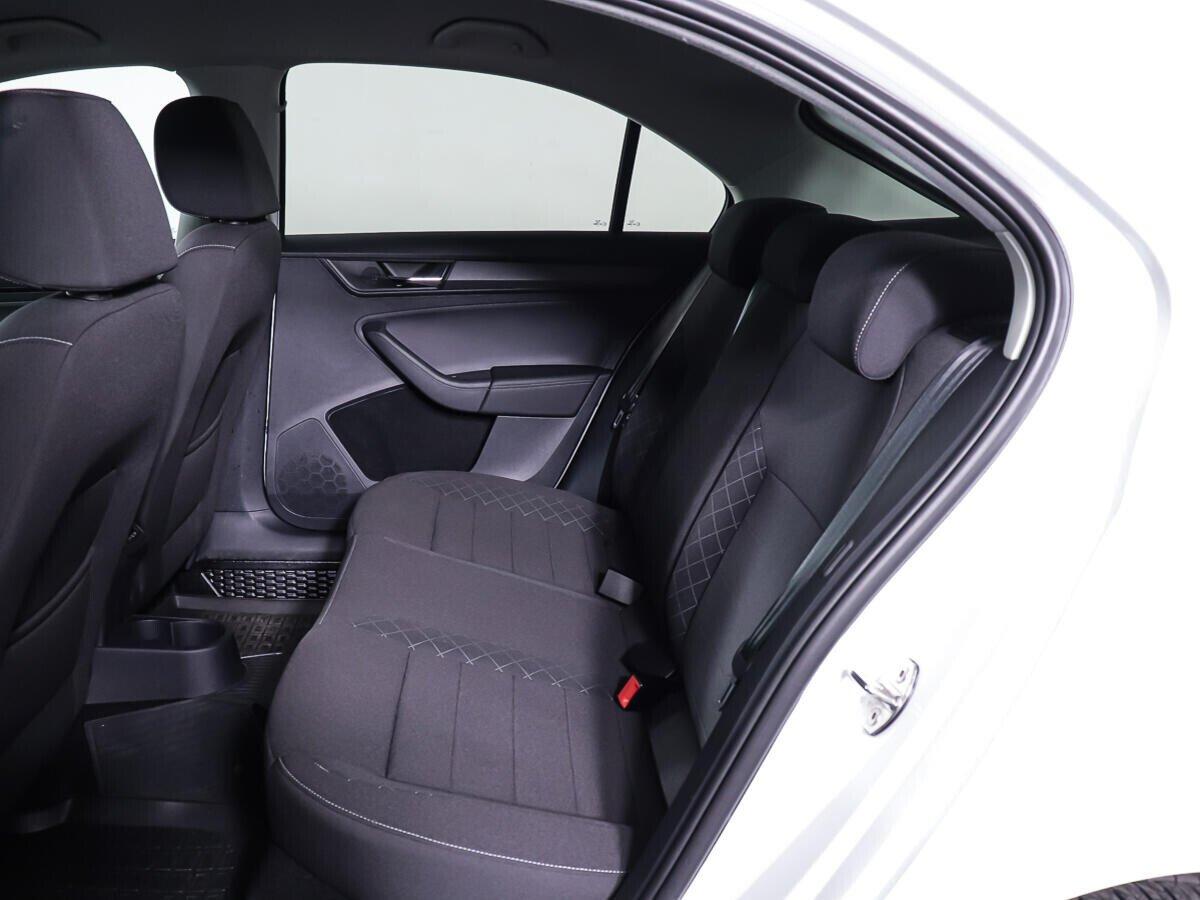 Skoda Rapid 2022, белый