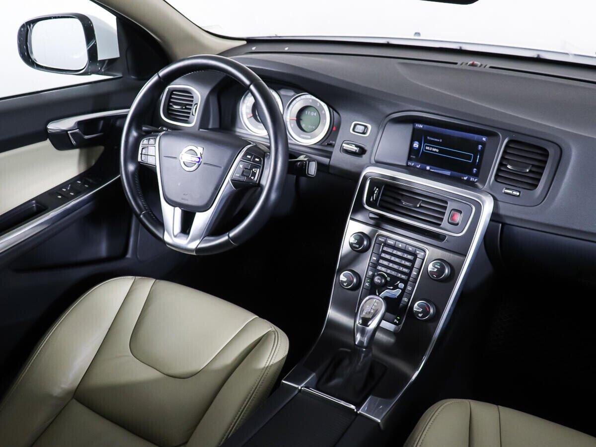 Volvo S60 2013, белый