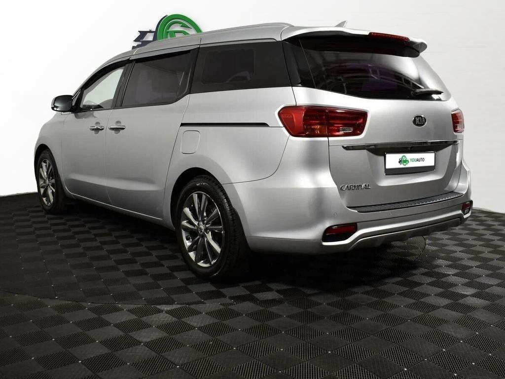 Kia Carnival 2016, серый