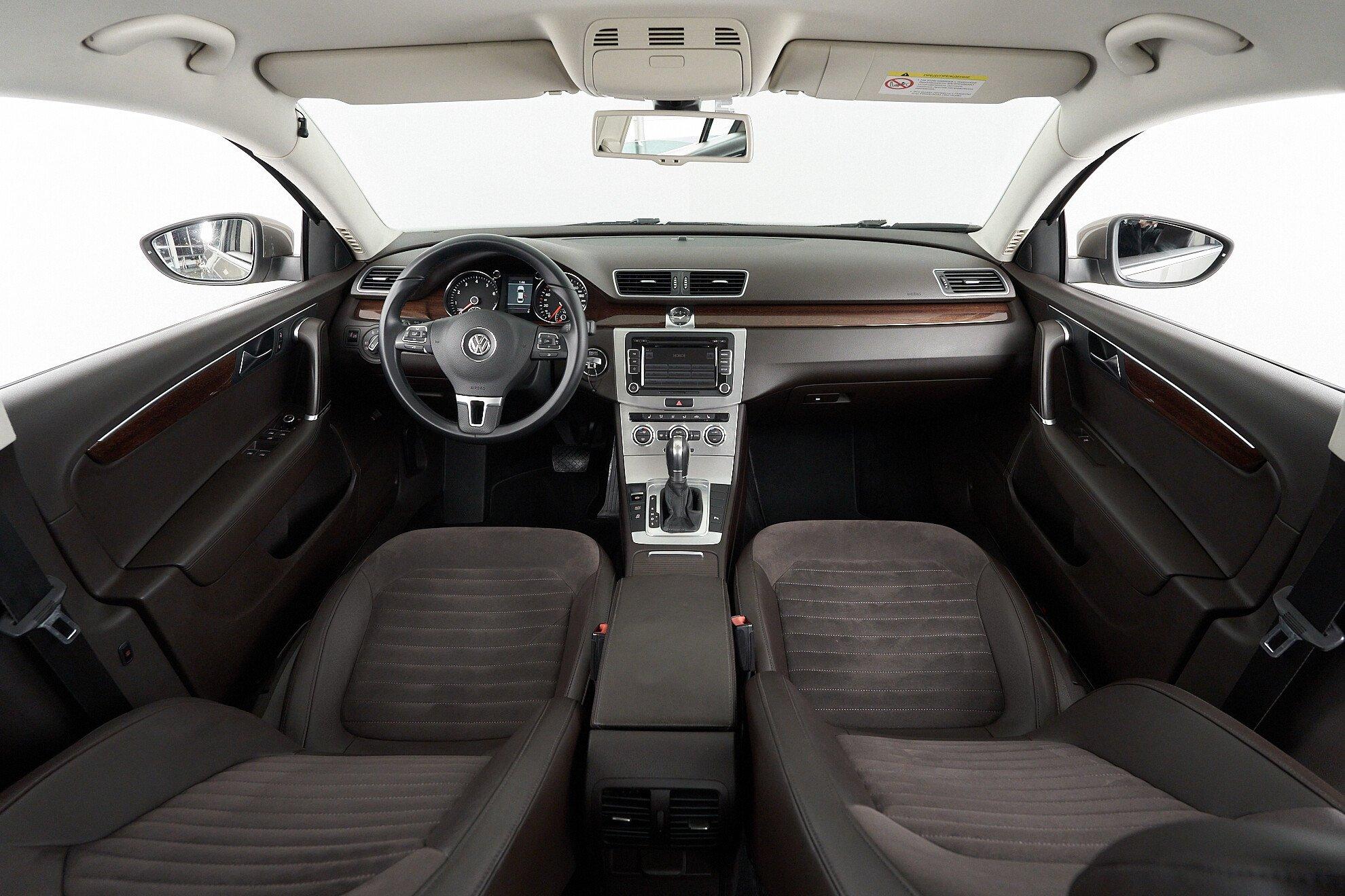 Volkswagen Passat 2013, бежевый