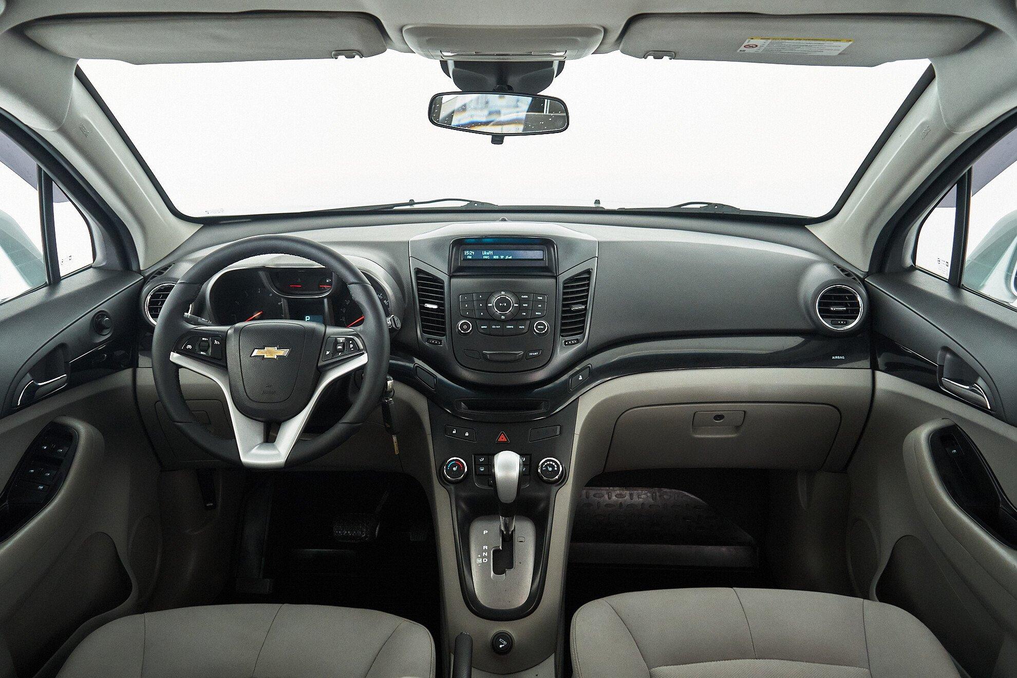Chevrolet Orlando 2012, серебряный