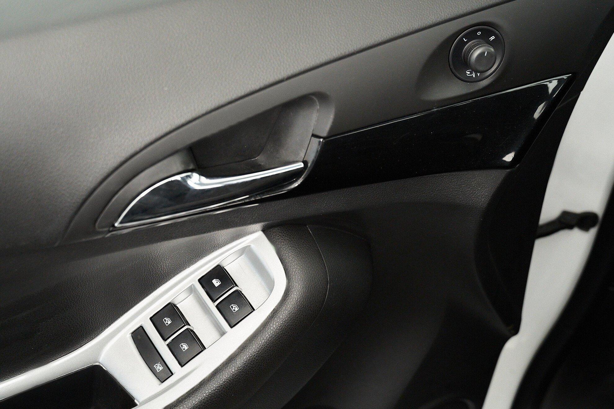 Chevrolet Orlando 2013, белый