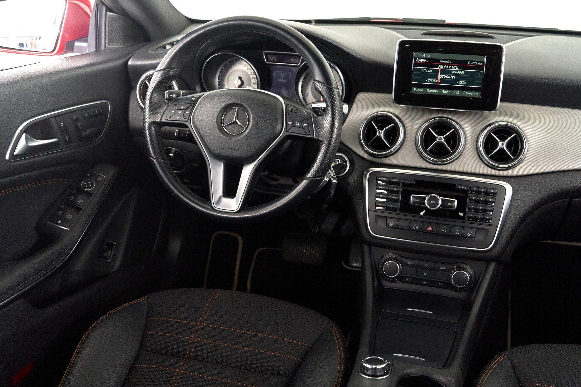 Mercedes-Benz CLA 2014, красный
