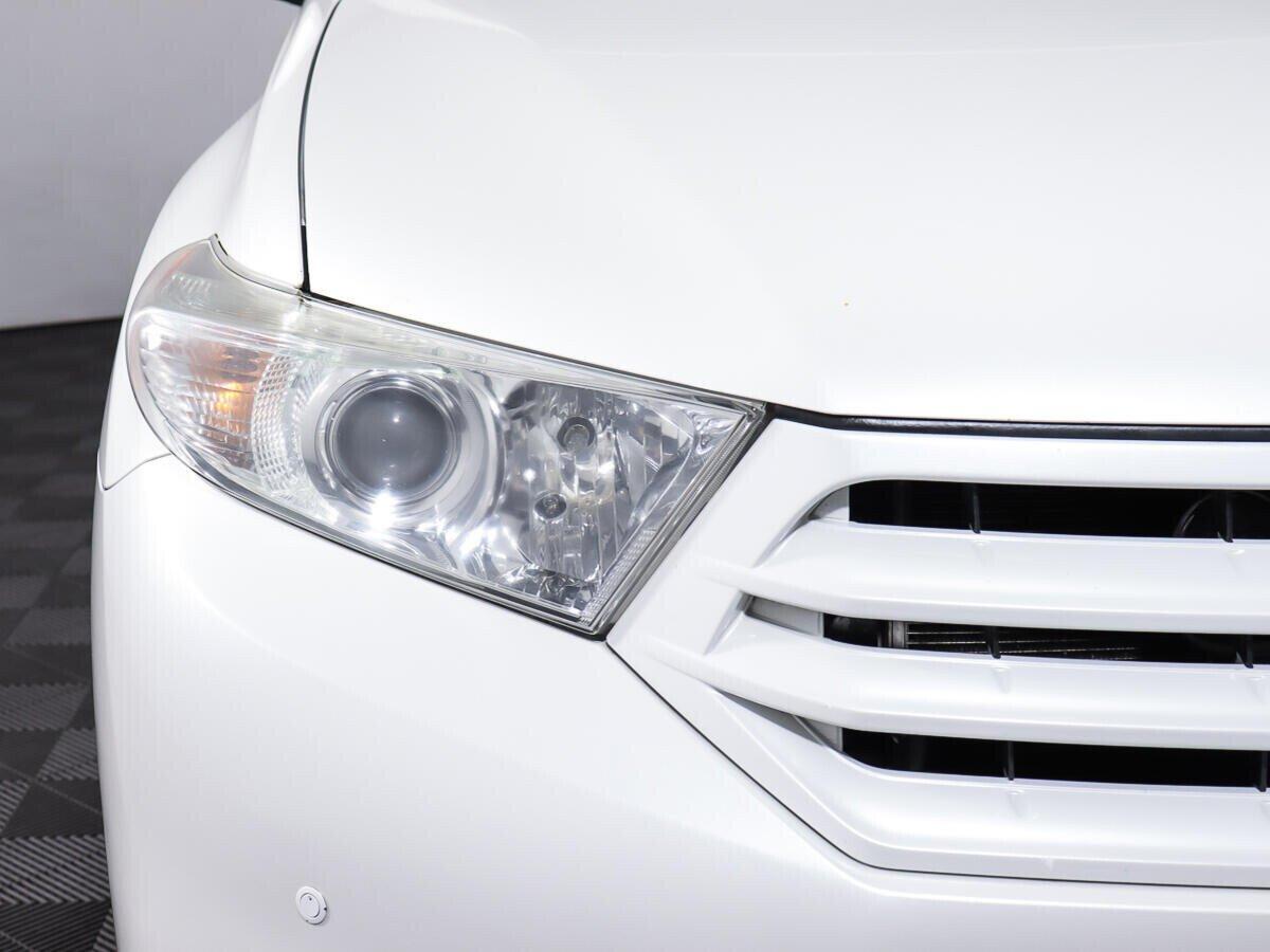 Toyota Highlander 2012, белый