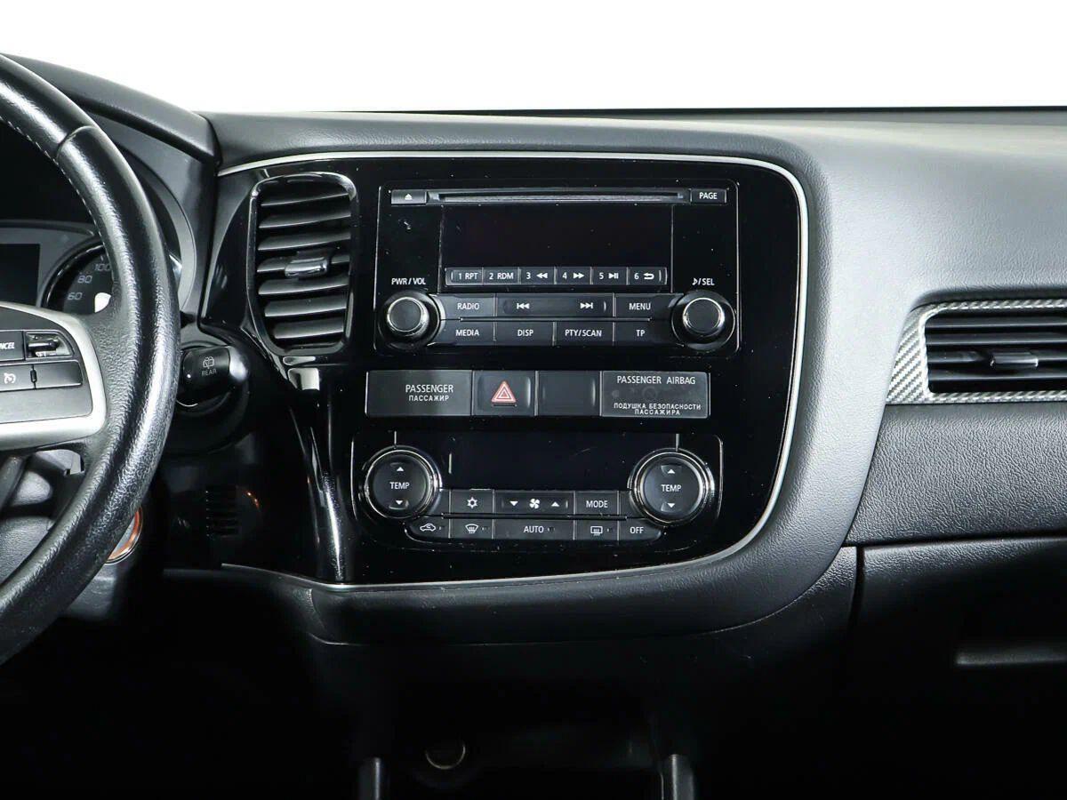 Mitsubishi Outlander 2013, белый