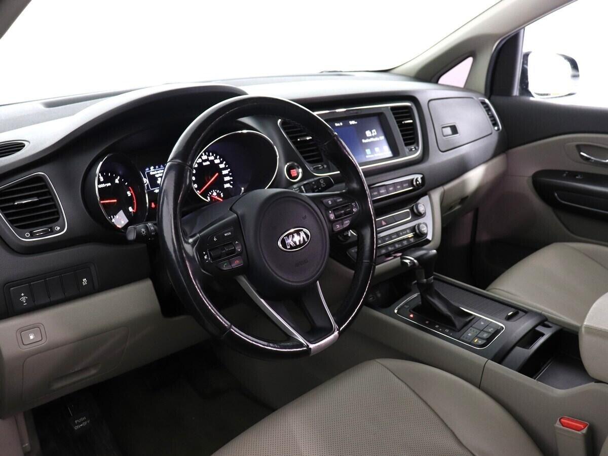 Kia Carnival 2017, серый