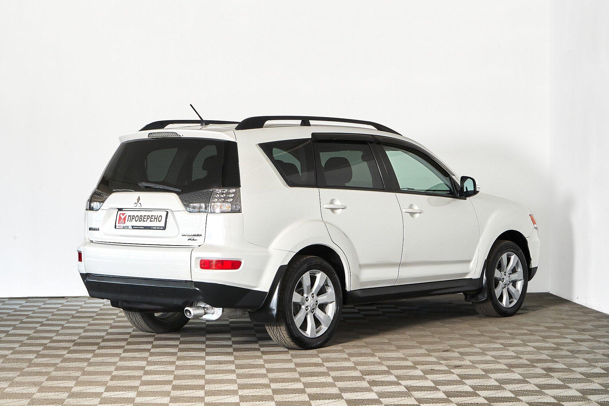 Mitsubishi Outlander 2010, белый