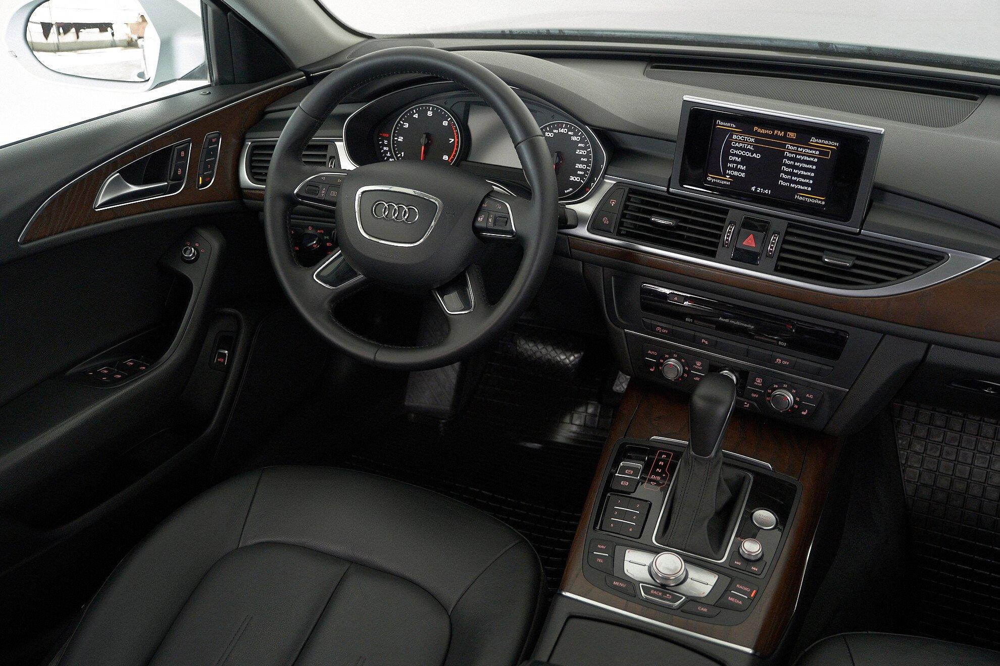 Audi A6 2014, белый
