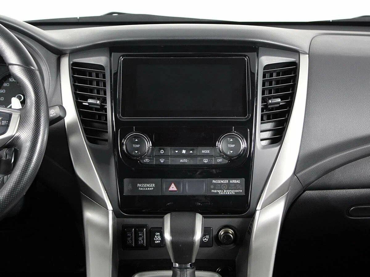 Mitsubishi Pajero Sport 2018, черный