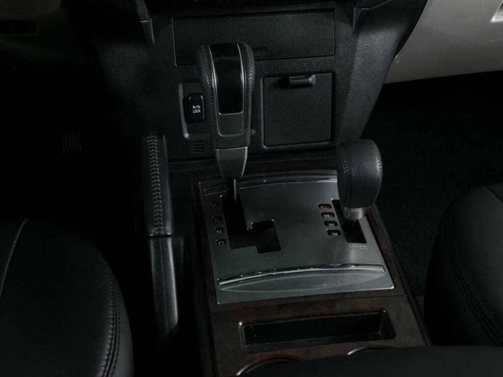 Mitsubishi Pajero 2021, черный