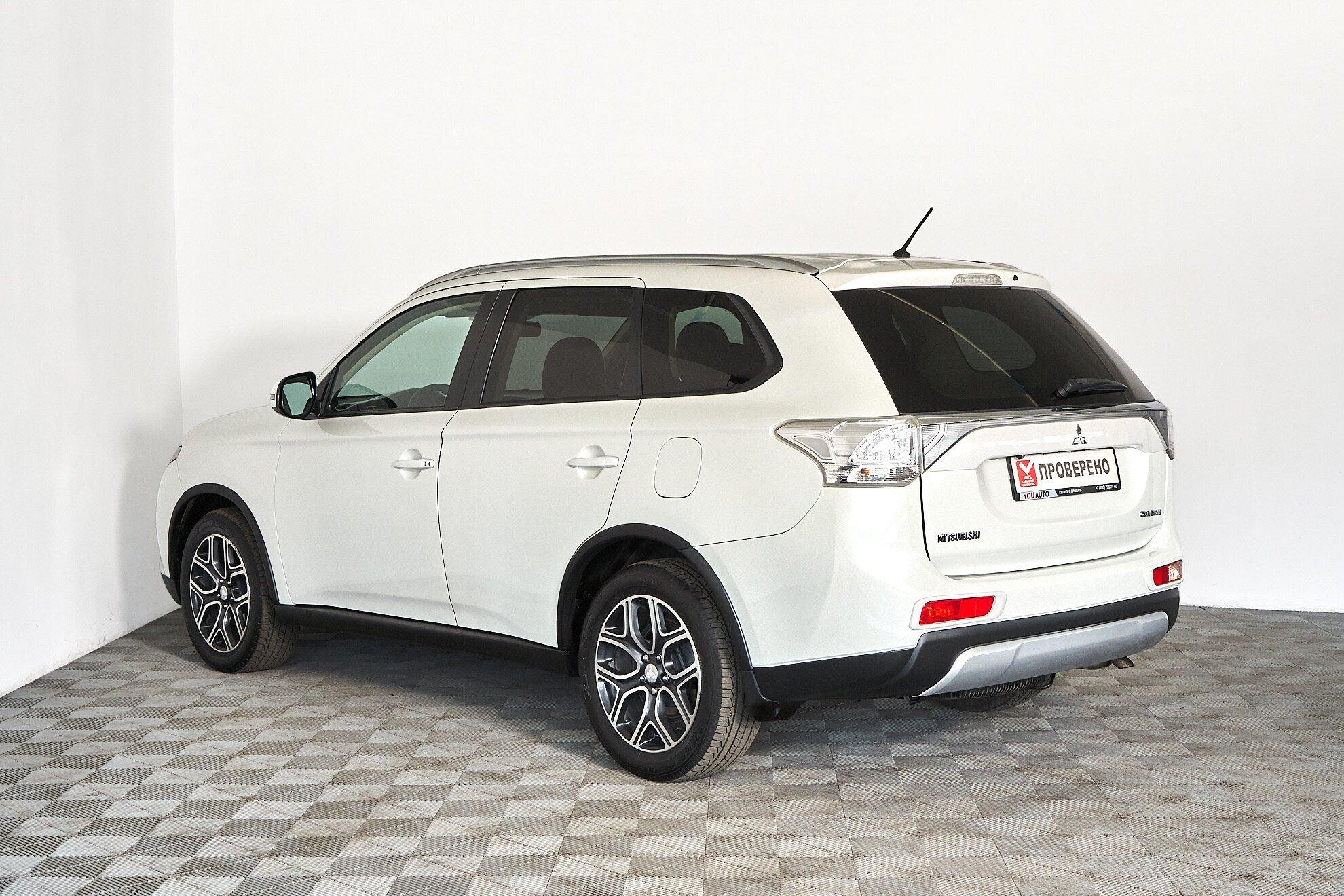 Mitsubishi Outlander 2014, белый