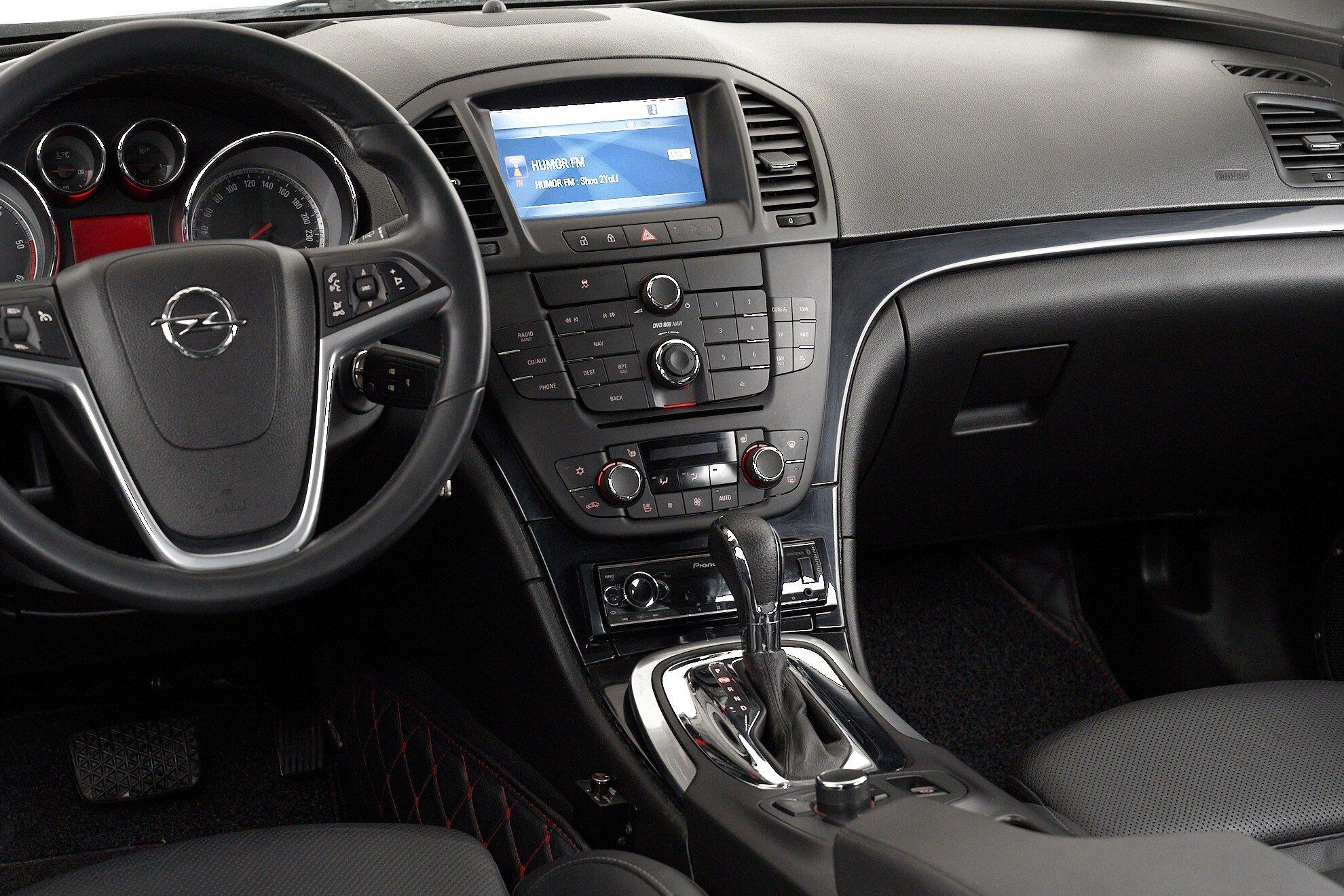 Opel Insignia 2011, серый