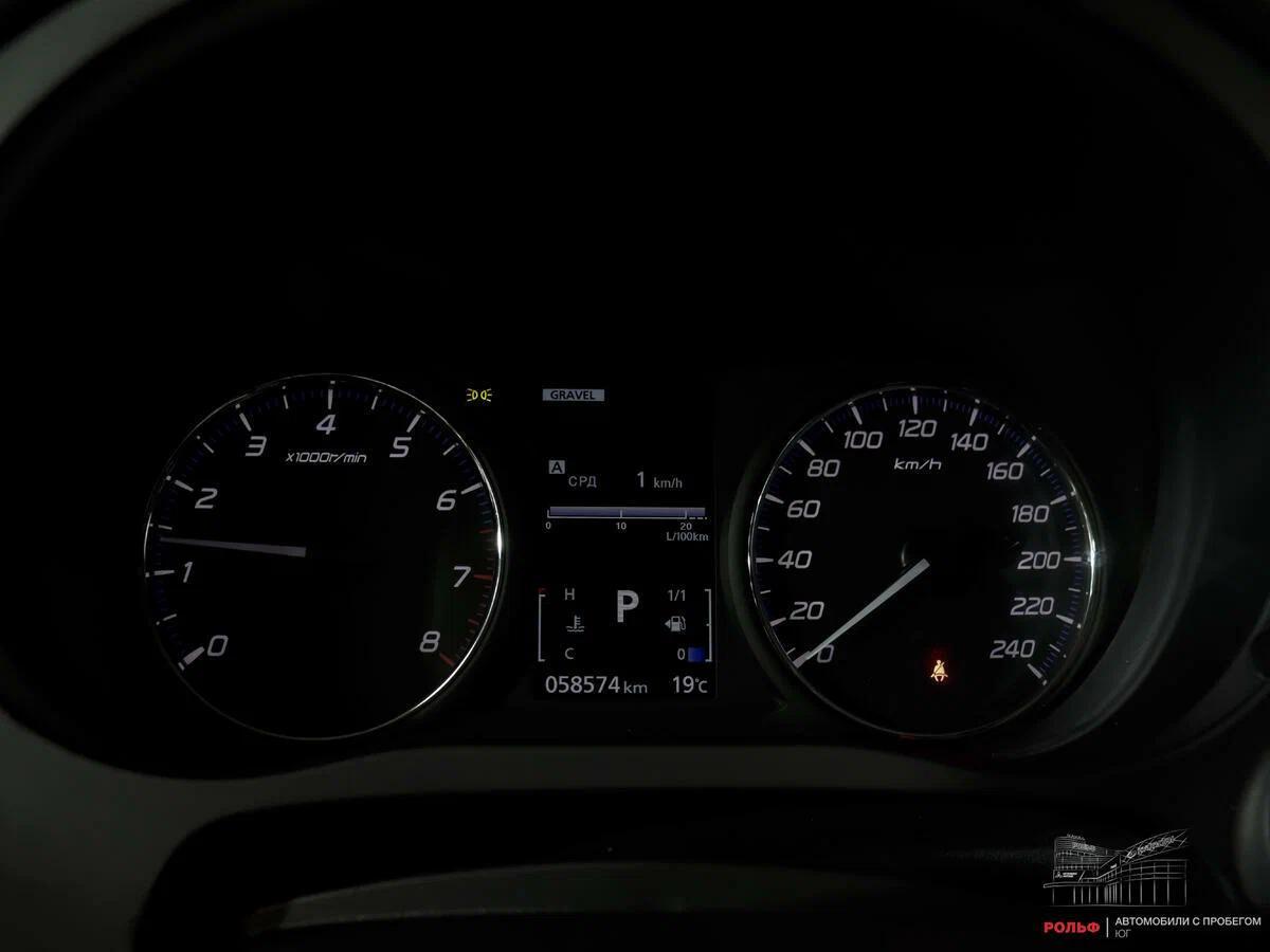 Mitsubishi Outlander 2021, черный