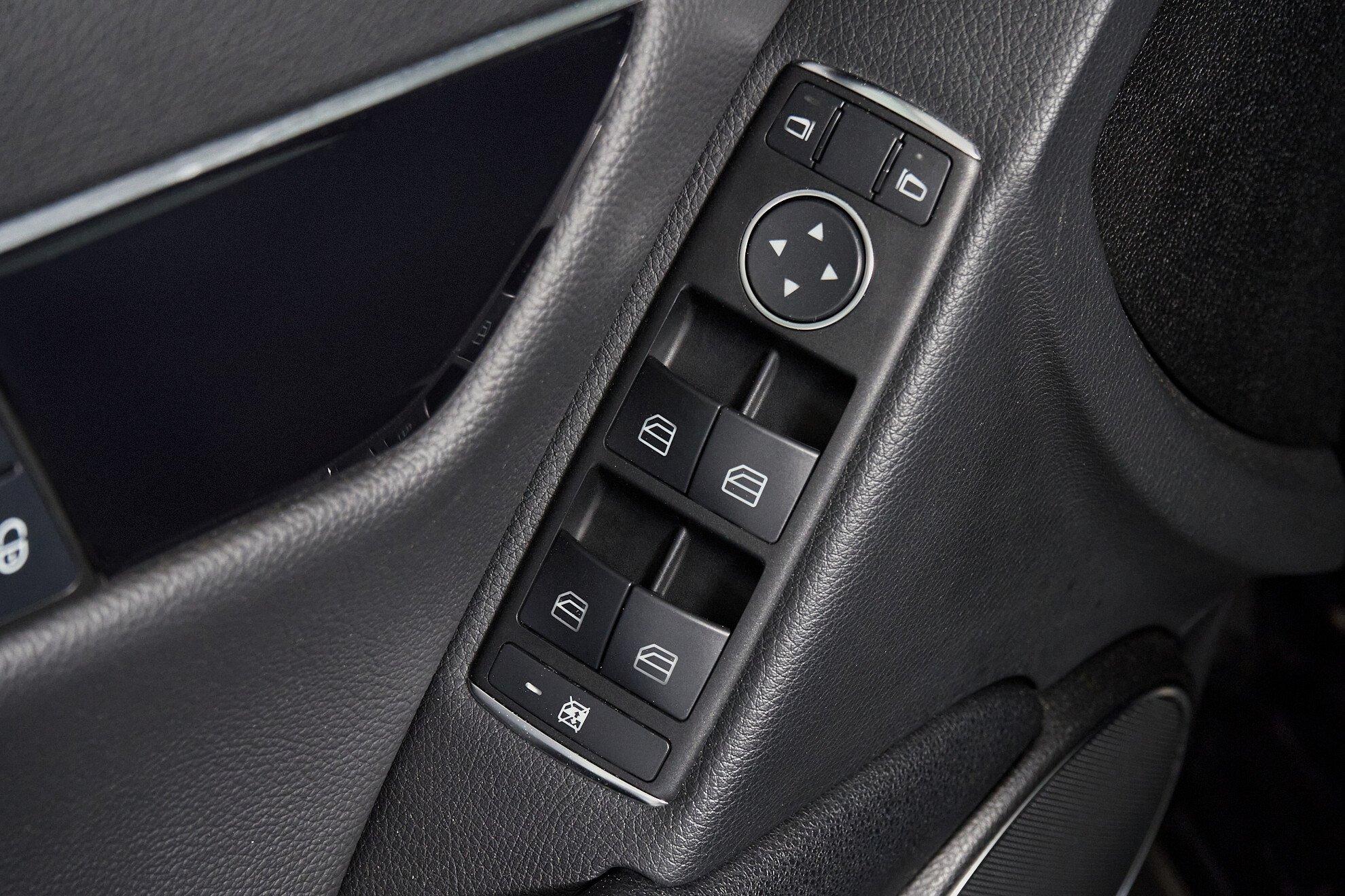 Mercedes-Benz C-Класс 2012, черный