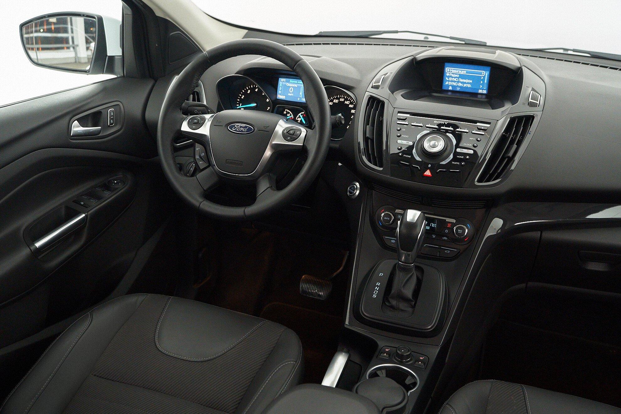 Ford Kuga 2015, белый