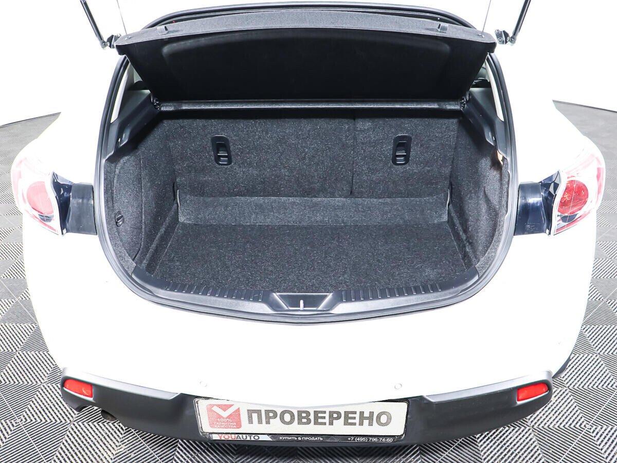 Mazda 3 2013, белый