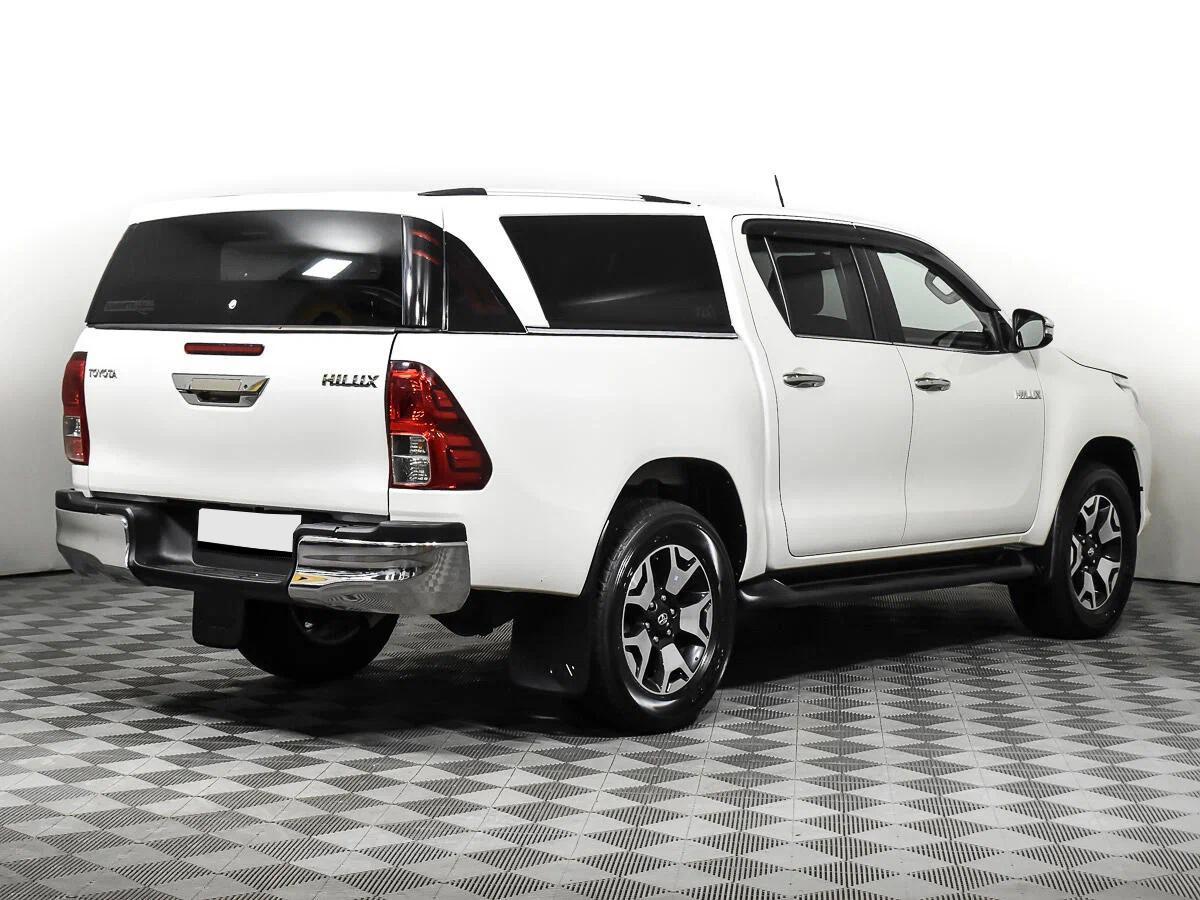 Toyota Hilux 2020, белый