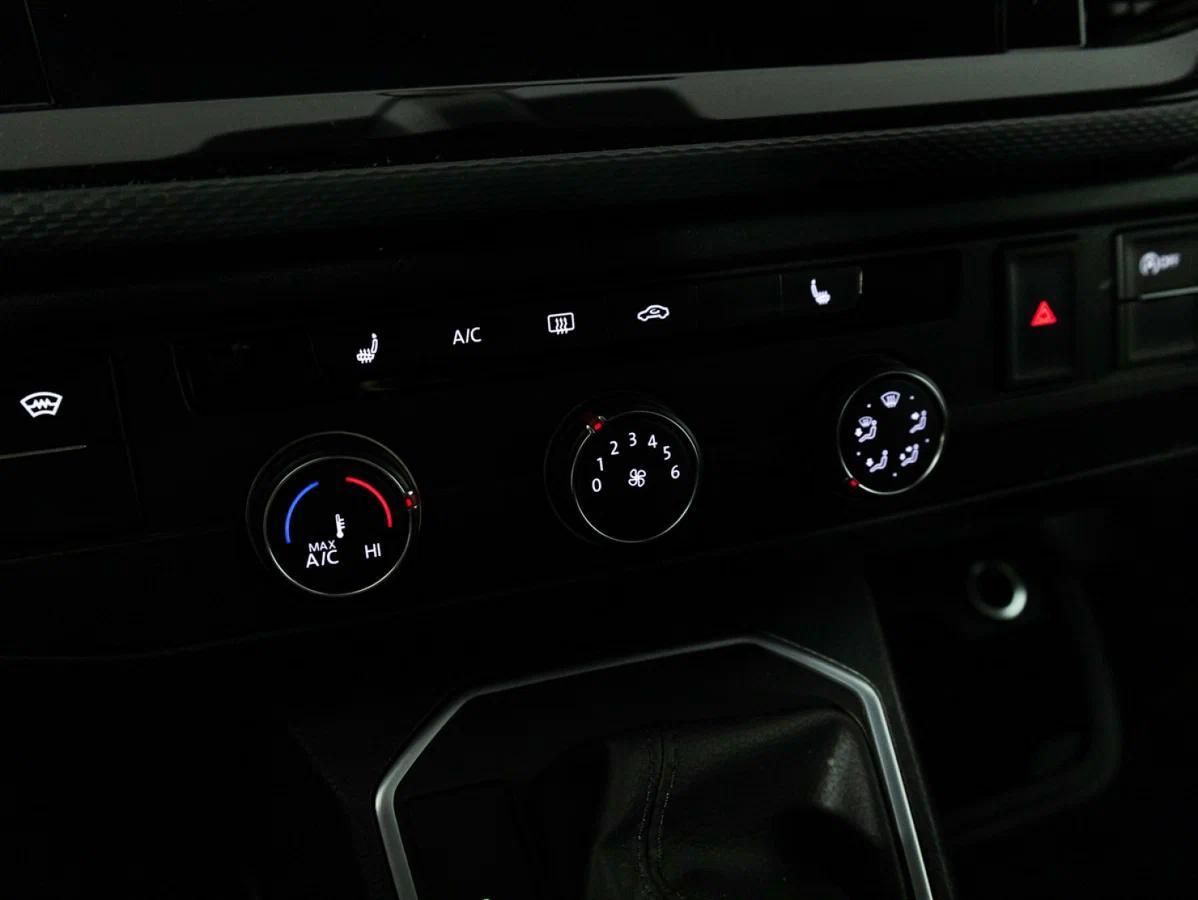 Volkswagen Multivan 2021, черный