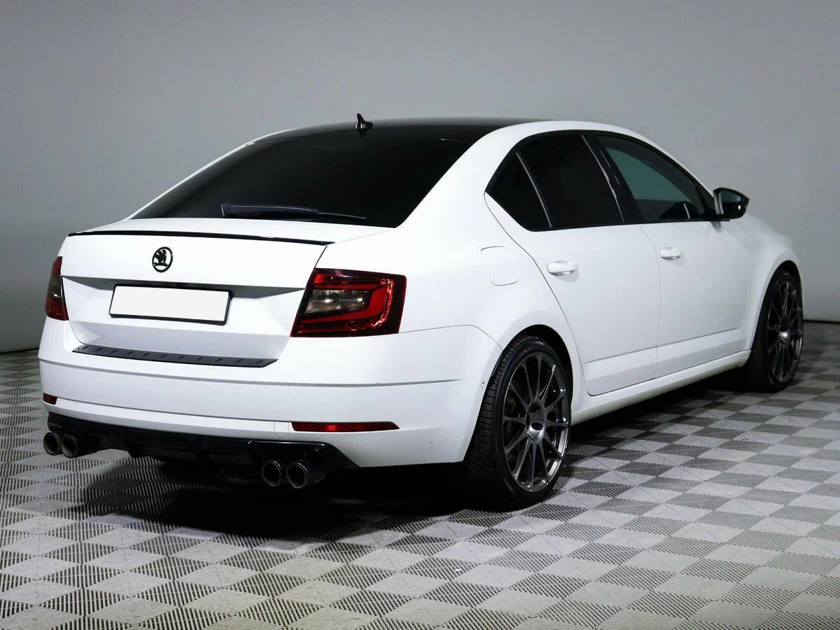 Skoda Octavia 2018, белый