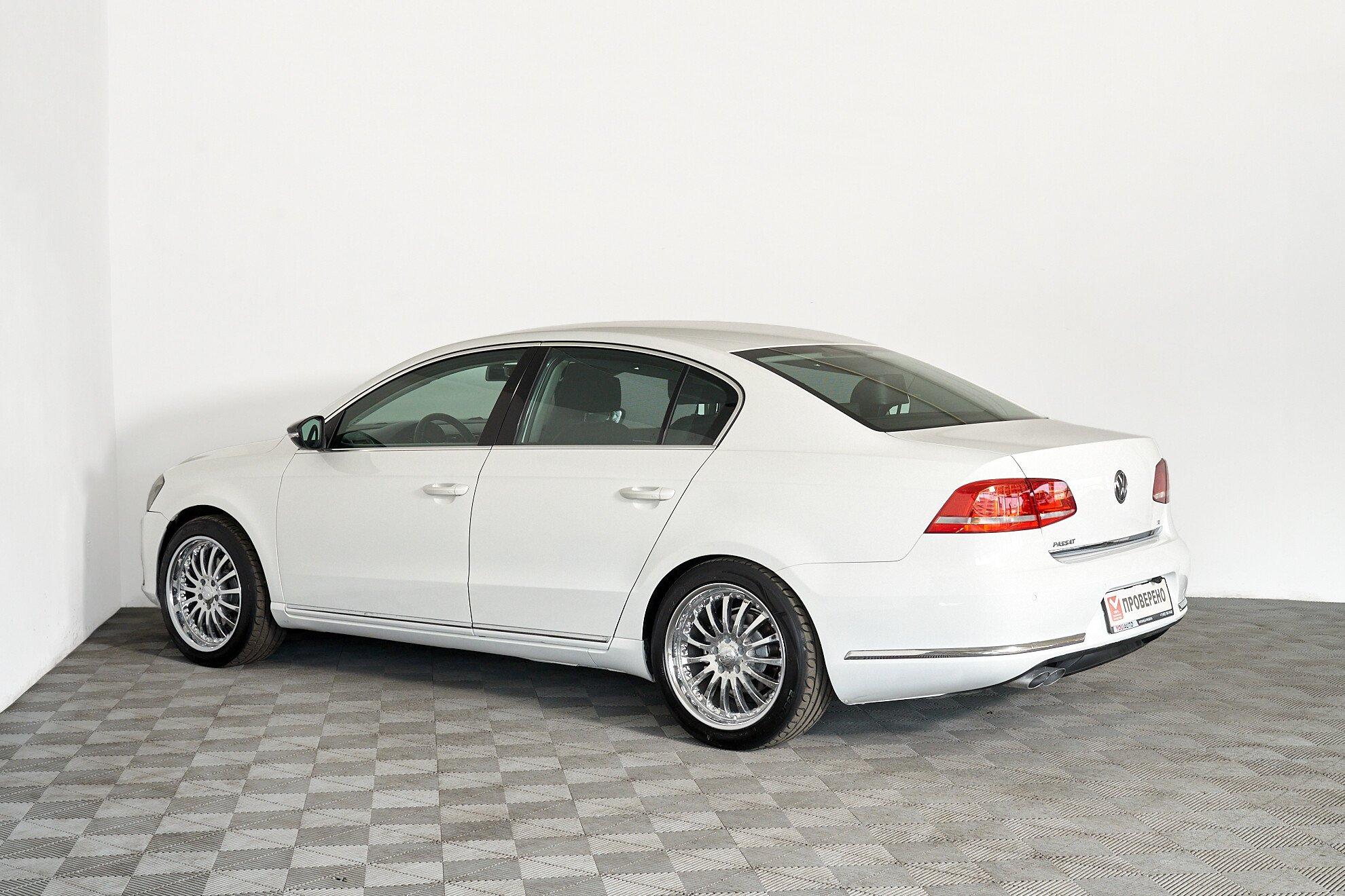 Volkswagen Passat 2012, белый
