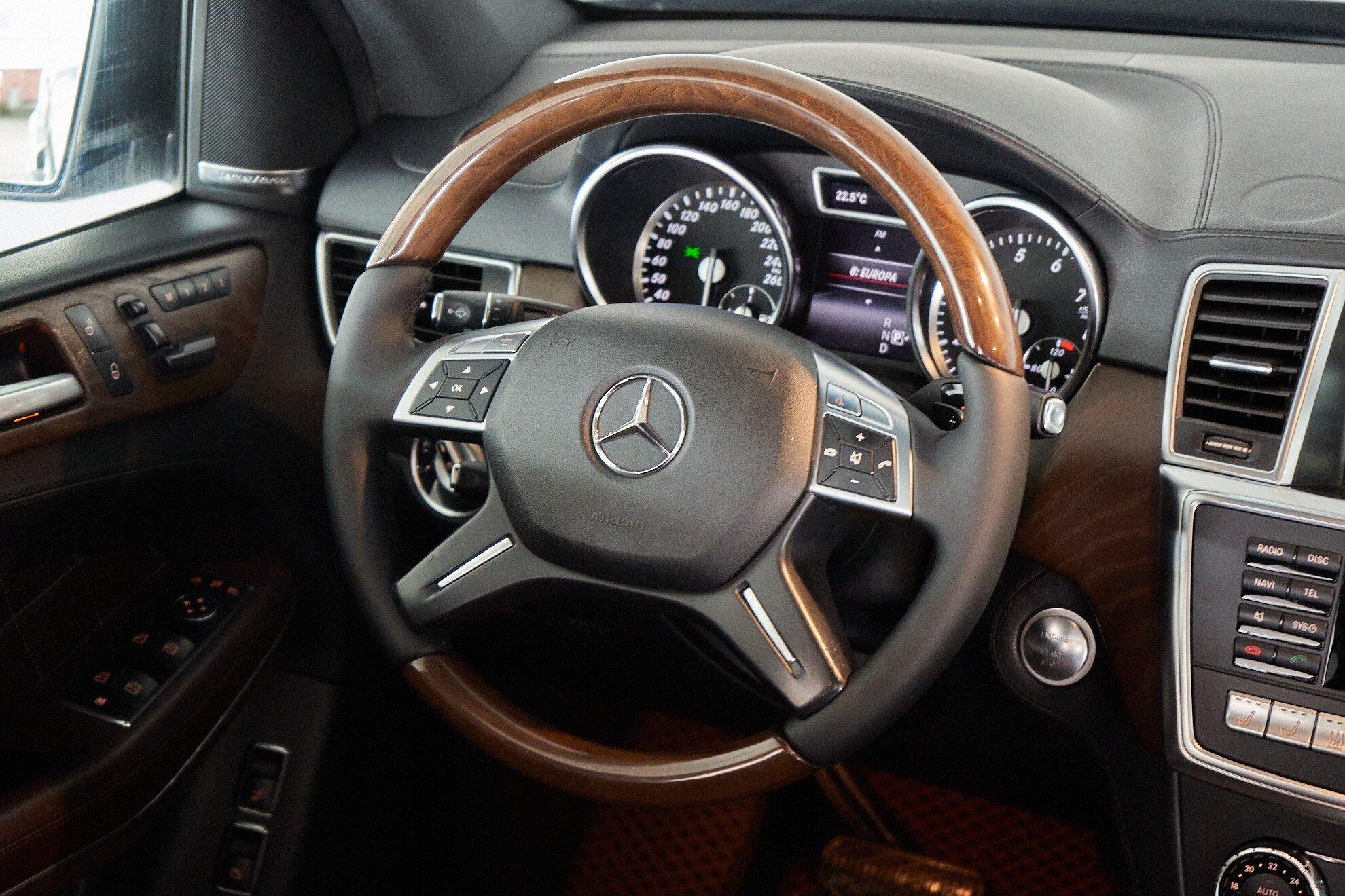 Mercedes-Benz GL-Класс 2012, черный