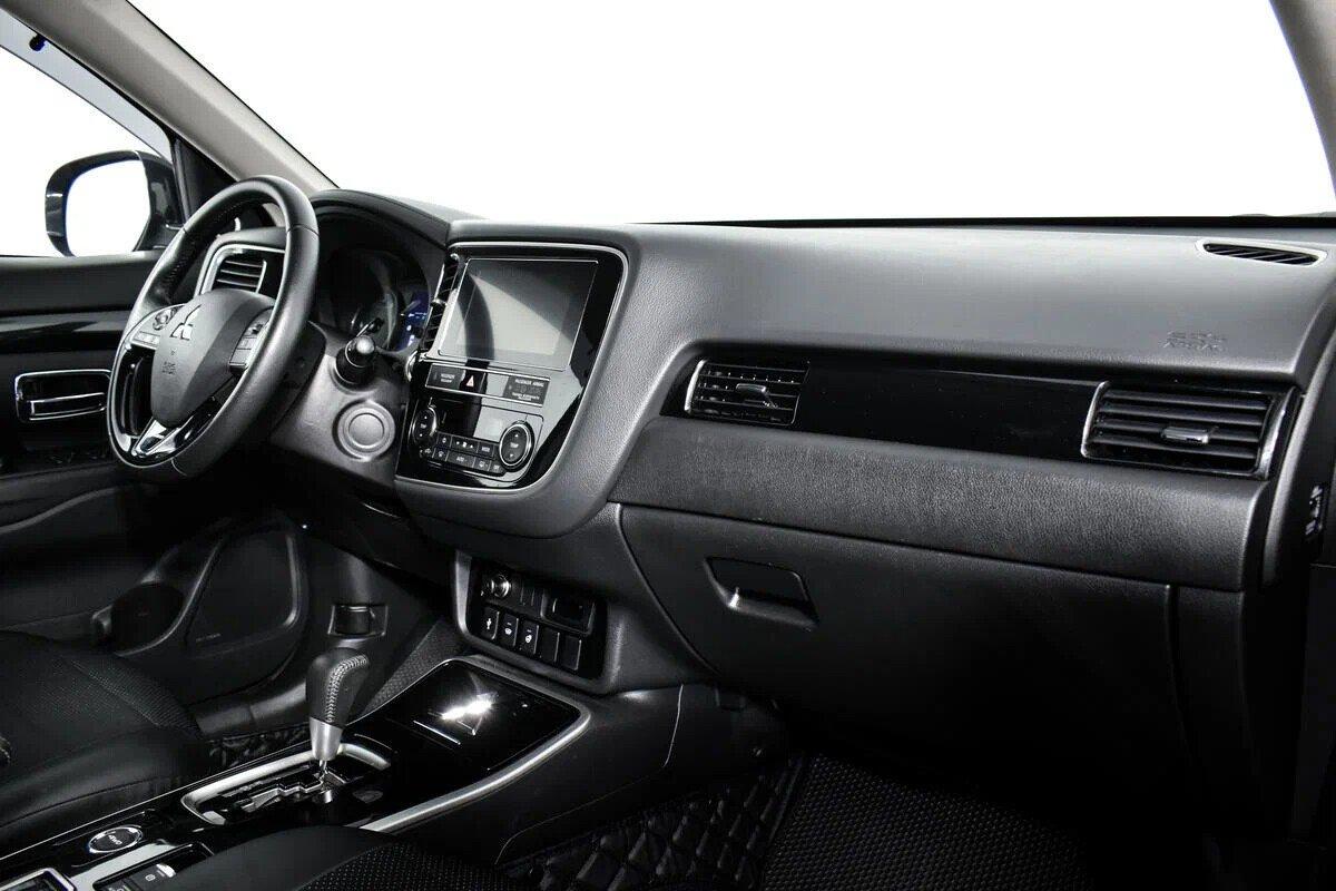 Mitsubishi Outlander 2019, коричневый