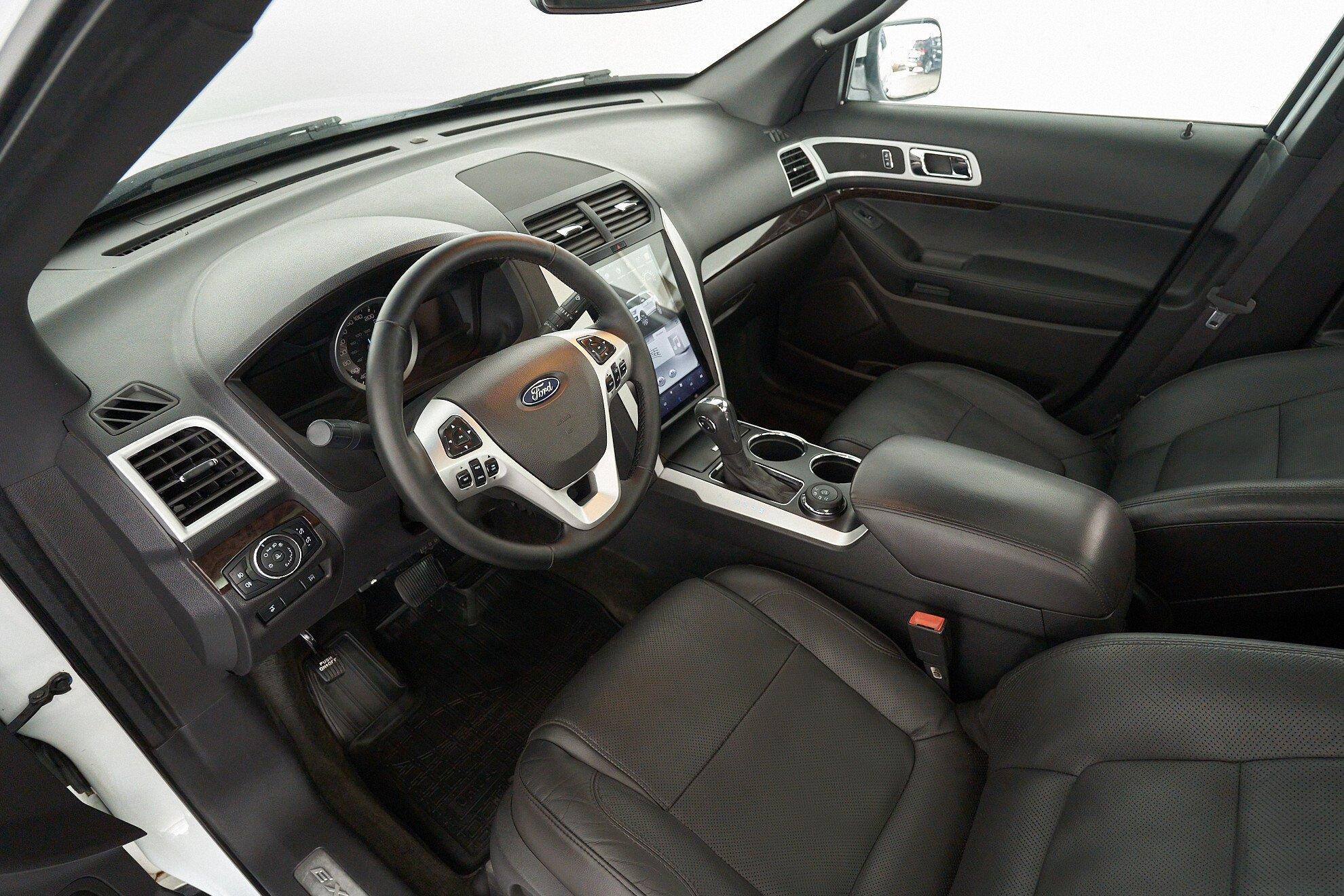 Ford Explorer 2013, белый