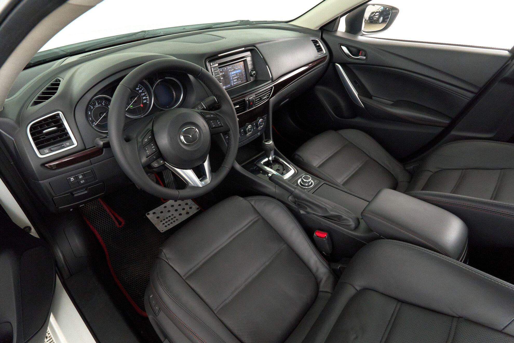 Mazda 6 2013, белый