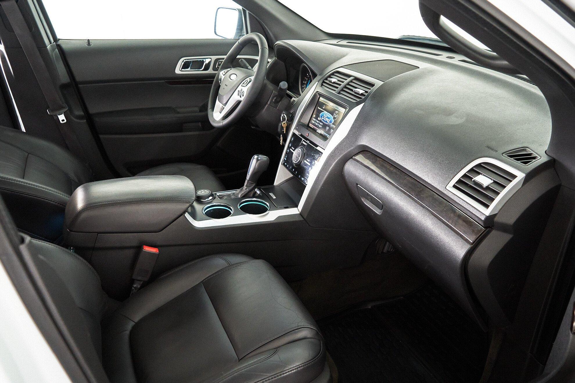 Ford Explorer 2014, белый