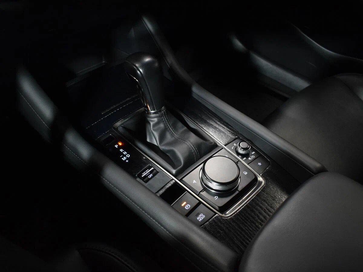 Mazda 3 2019, красный