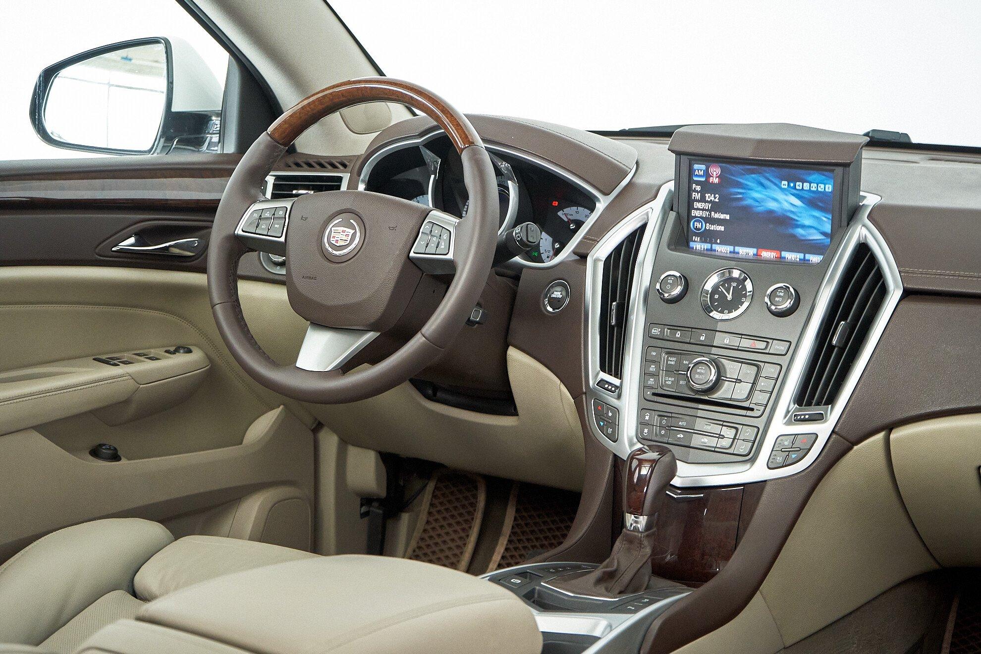 Cadillac SRX 2011, белый