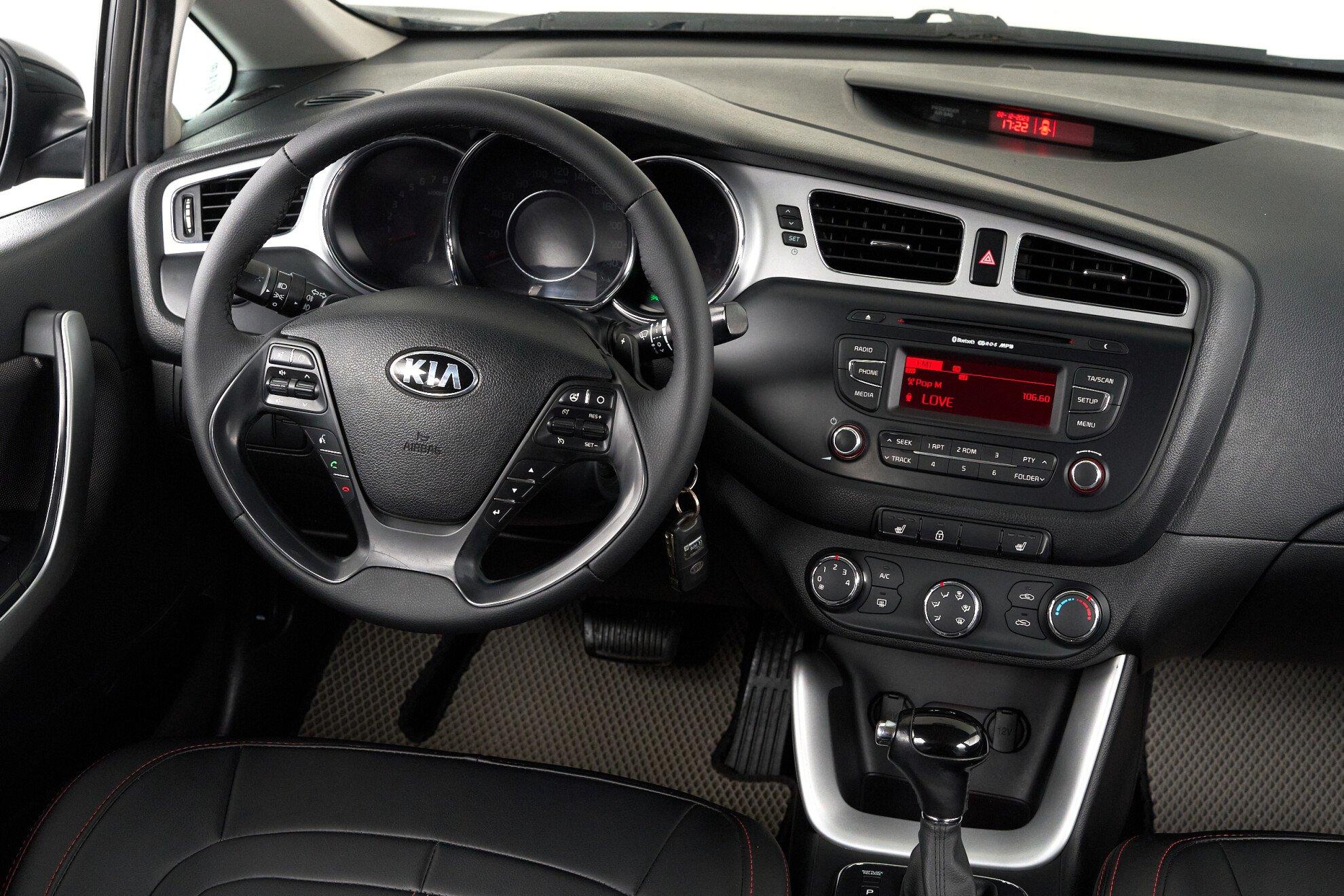 Kia Ceed 2012, черный