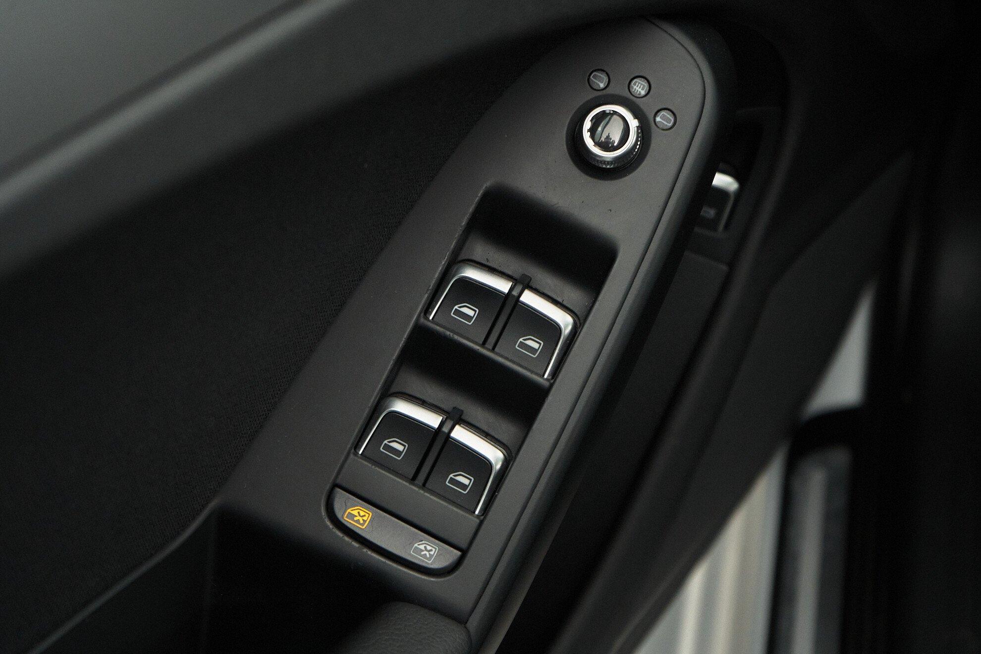 Audi A4 2013, белый