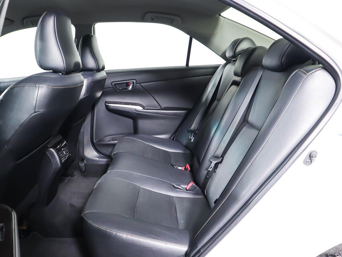 Toyota Camry 2017, белый
