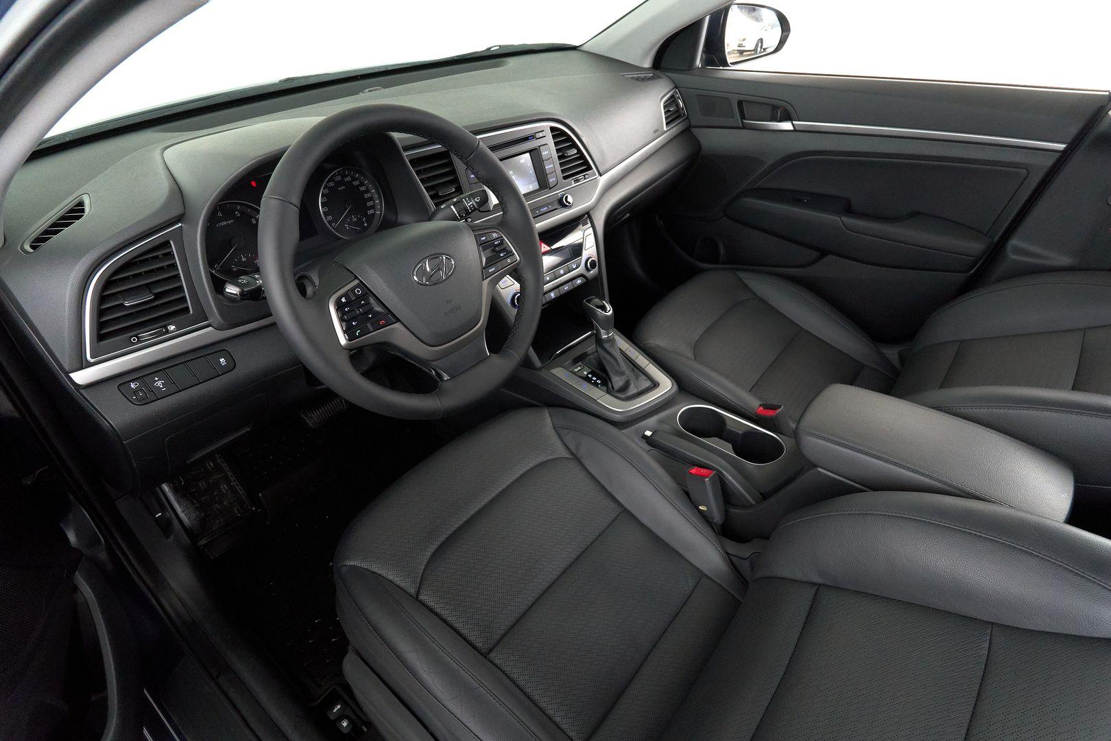 Hyundai Elantra 2016, голубой