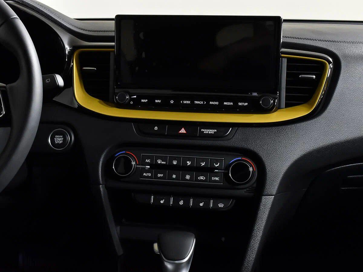 Kia XCeed 2021, желтый