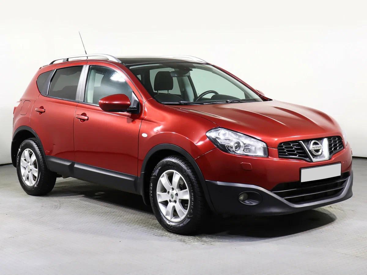 Nissan Qashqai 2013, красный