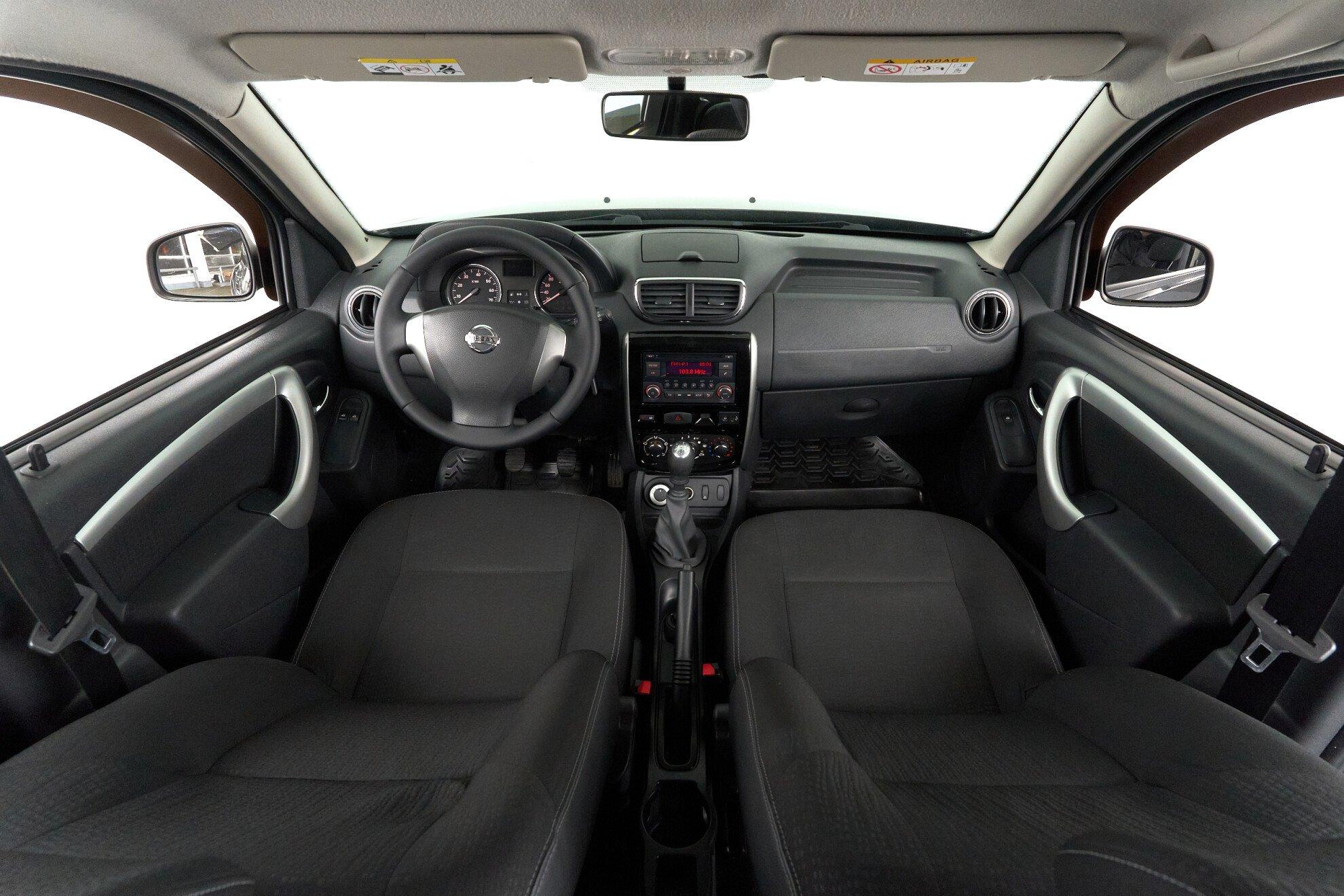 Nissan Terrano 2015, черный