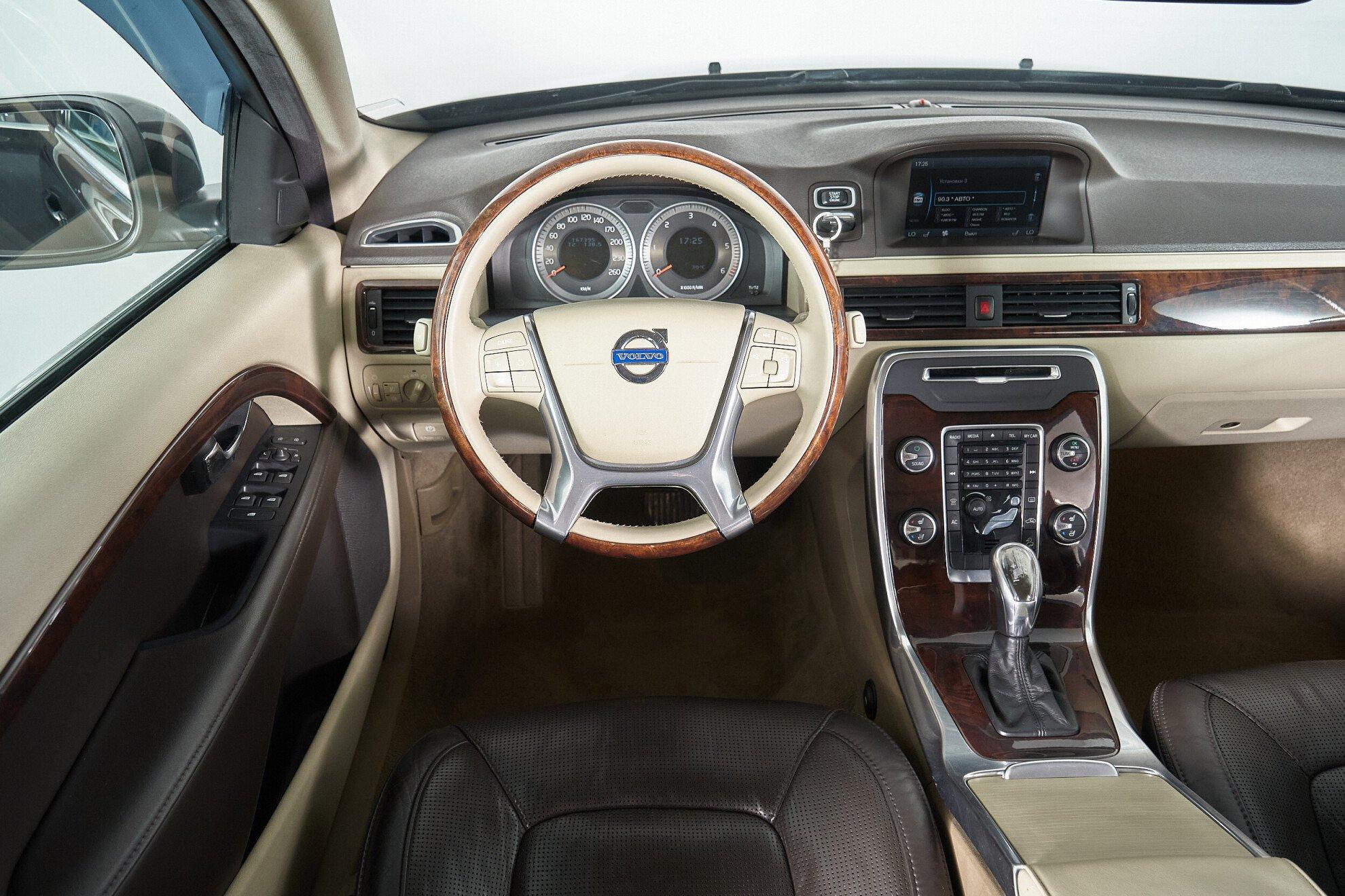 Volvo XC70 2012, черный