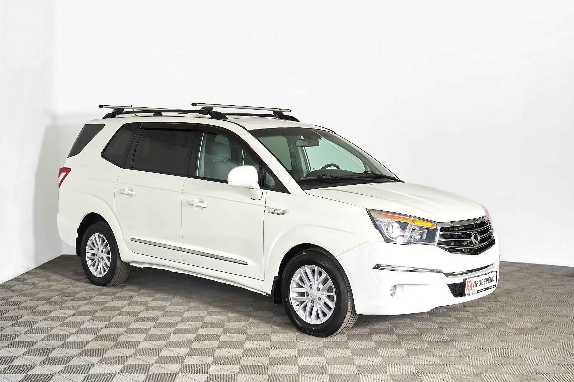 SsangYong Stavic 2014, белый
