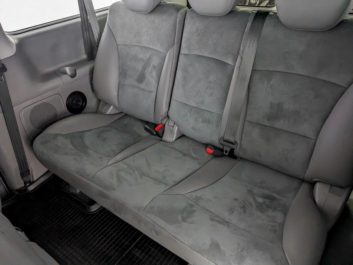 Hyundai H-1 2013, серебряный