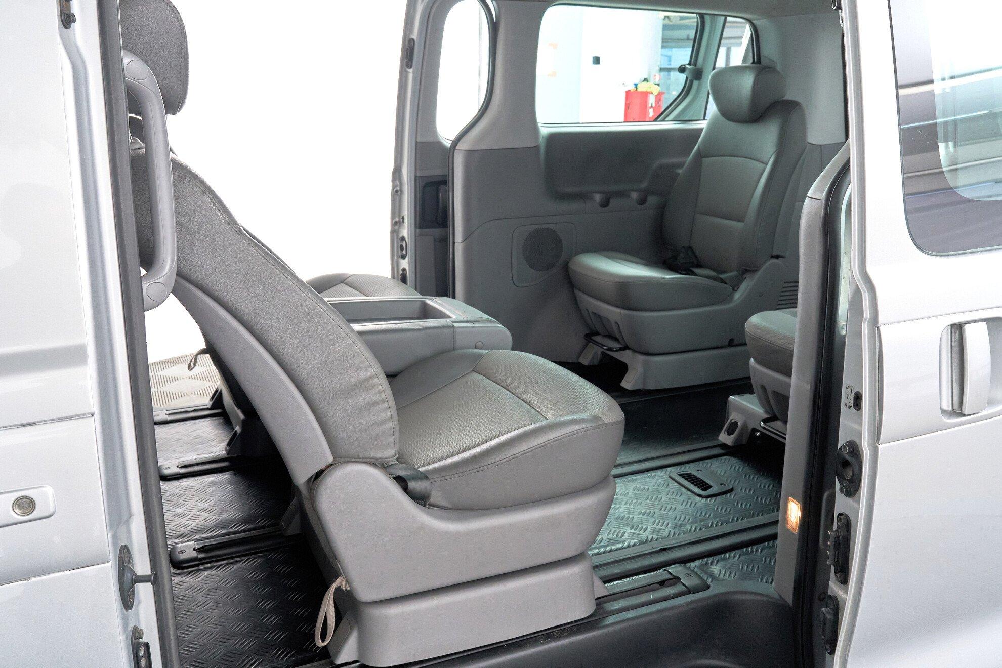 Hyundai Grand Starex 2012, серый