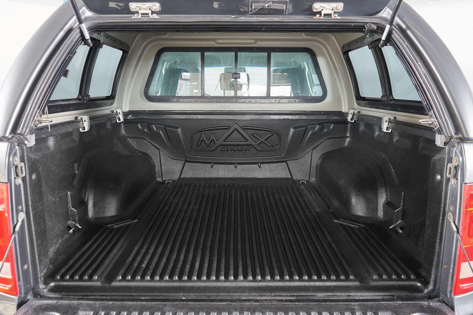 Volkswagen Amarok 2012, серый
