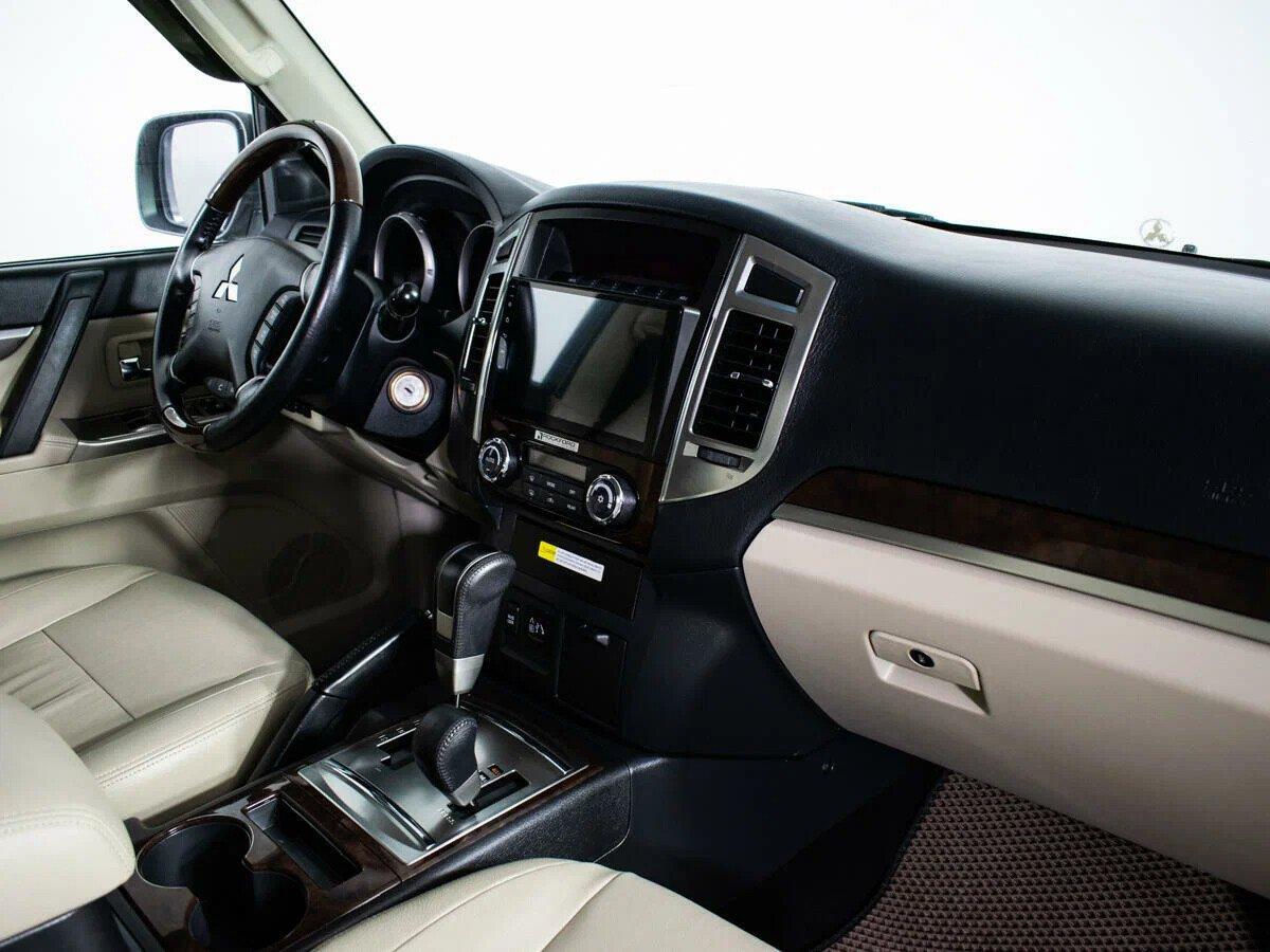 Mitsubishi Pajero 2019, белый