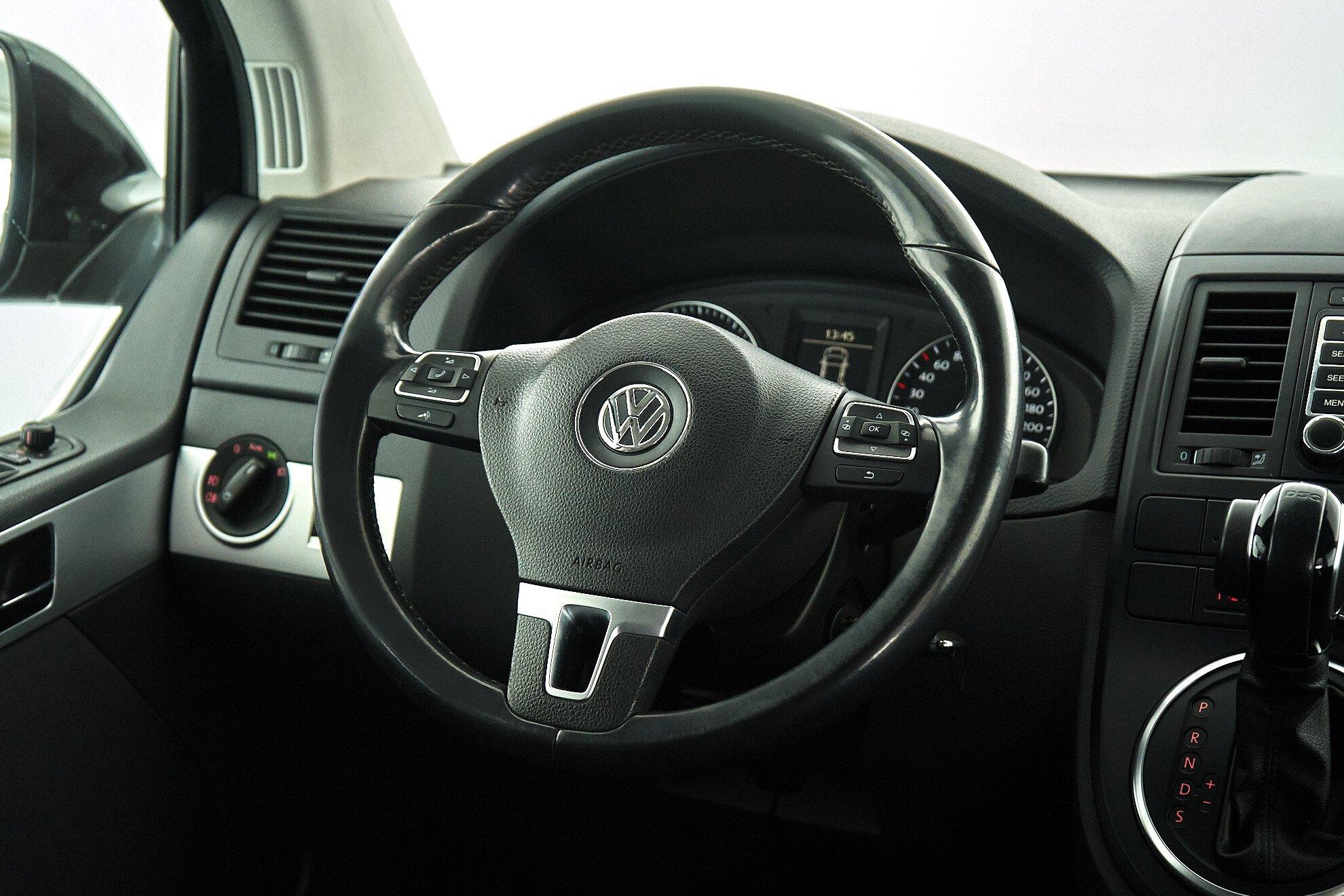 Volkswagen Multivan 2012, черный